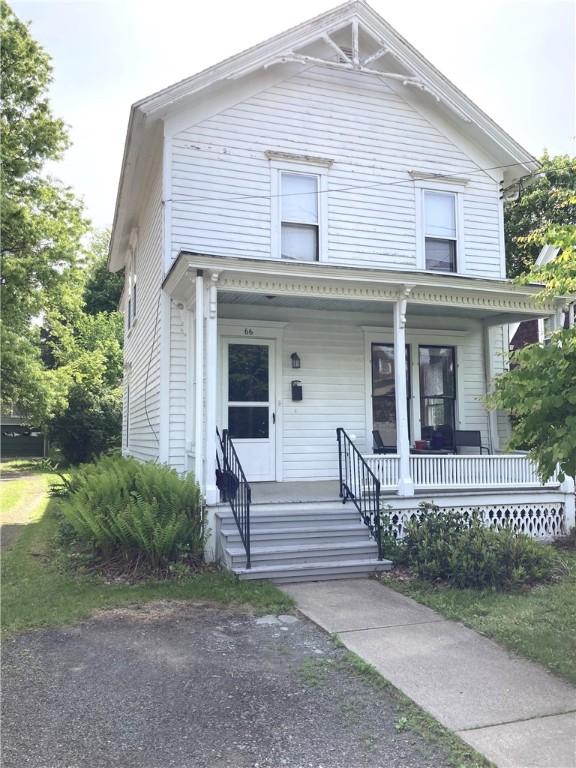 view of front facade with covered porch