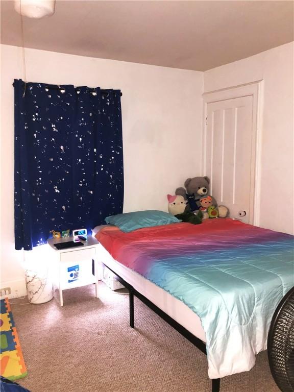 bedroom featuring carpet flooring