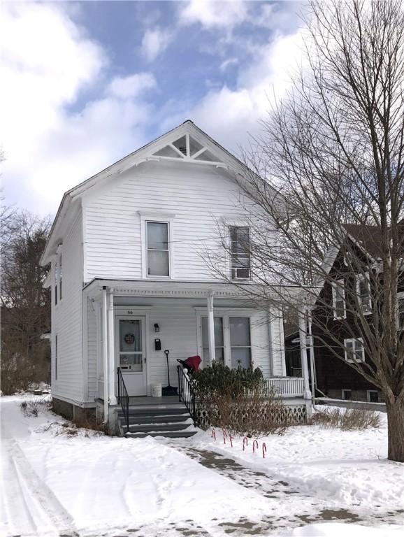 view of front of property featuring a porch