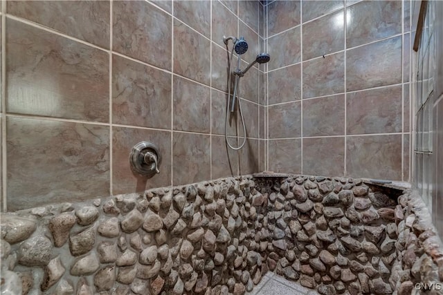 details featuring tiled shower