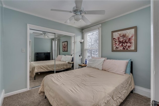 carpeted bedroom featuring ceiling fan, ornamental molding, and a closet