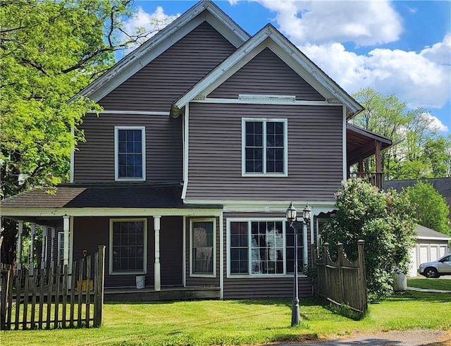 view of front of property featuring covered porch and a front lawn