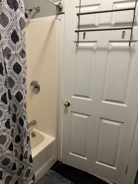 bathroom with shower / tub combo with curtain