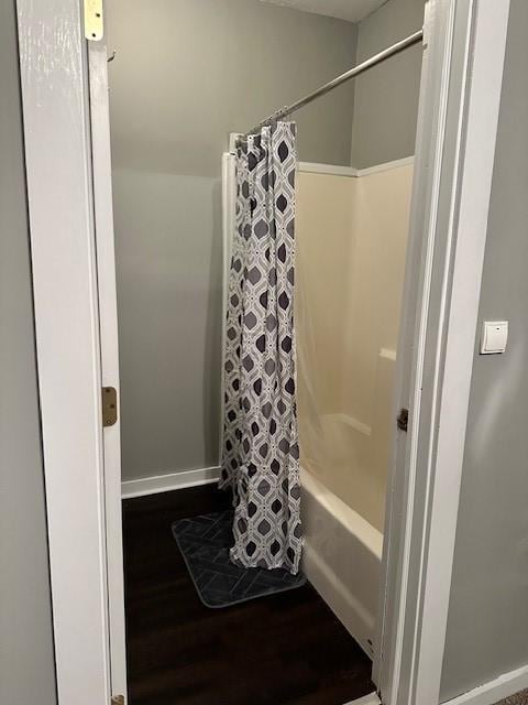 bathroom featuring shower / tub combo with curtain