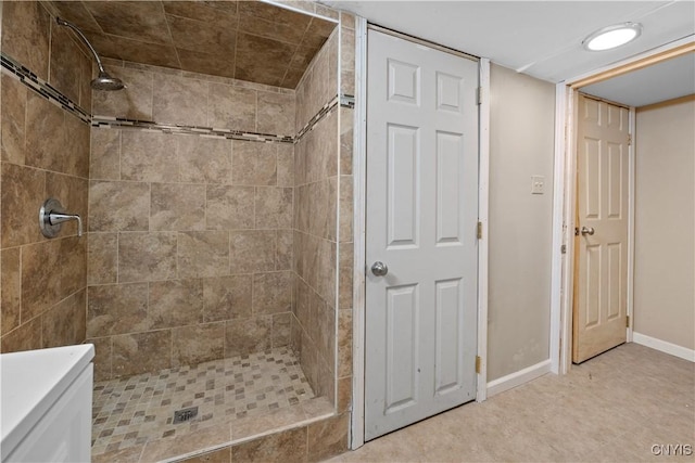 bathroom featuring a tile shower