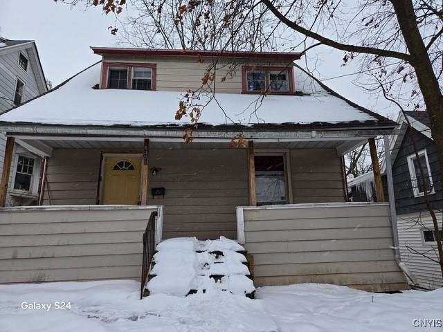 view of front of property featuring covered porch