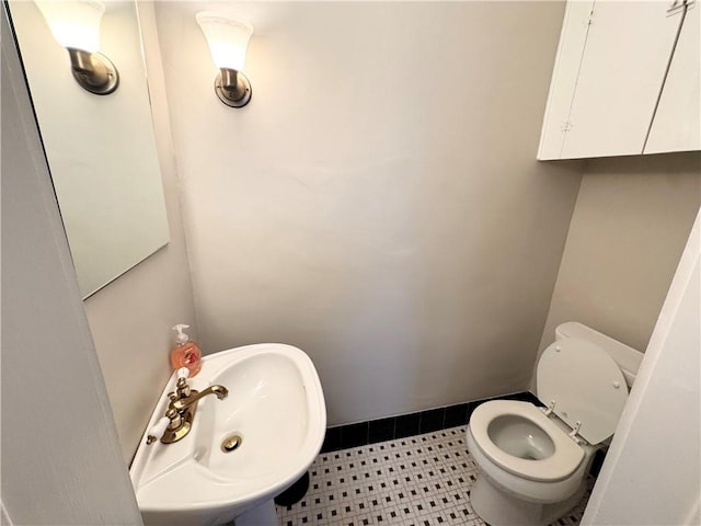 bathroom featuring sink and toilet