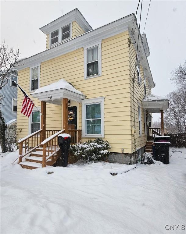 view of front of home