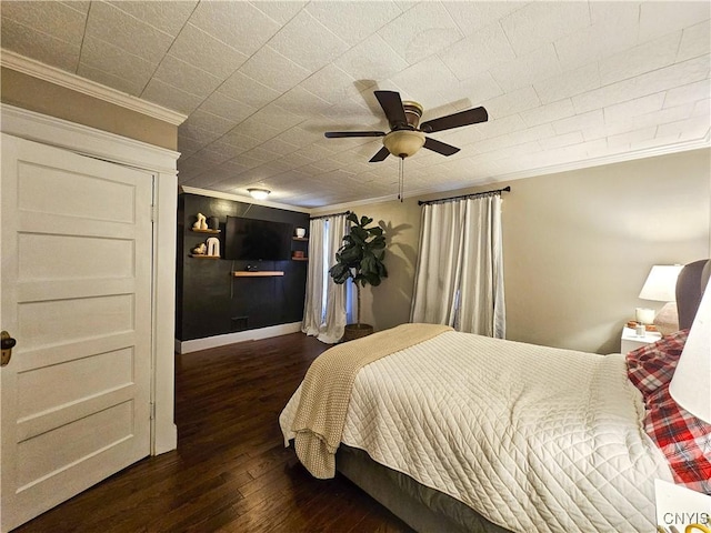 bedroom featuring ornamental molding, dark hardwood / wood-style floors, and ceiling fan