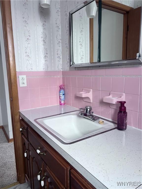 bathroom with vanity and decorative backsplash