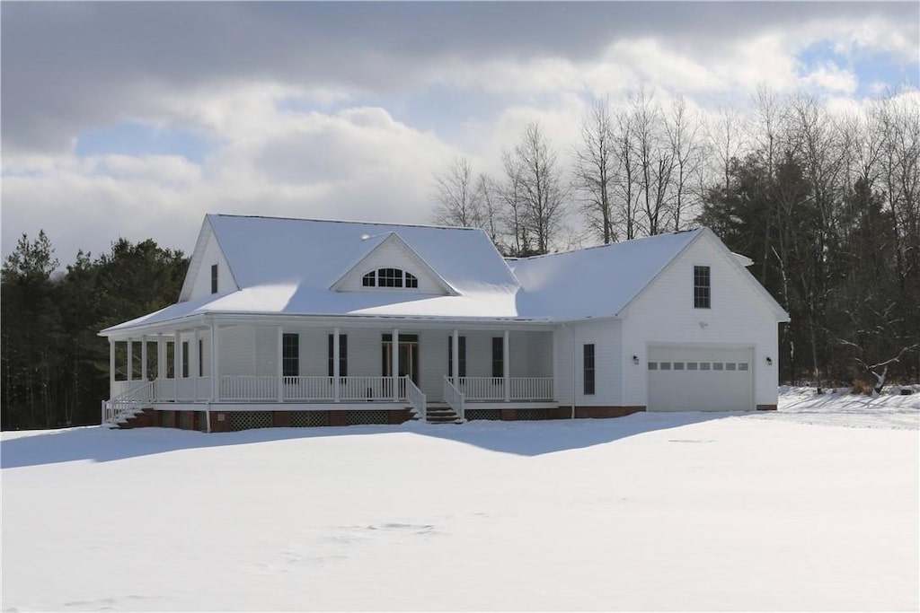 farmhouse-style home featuring a porch