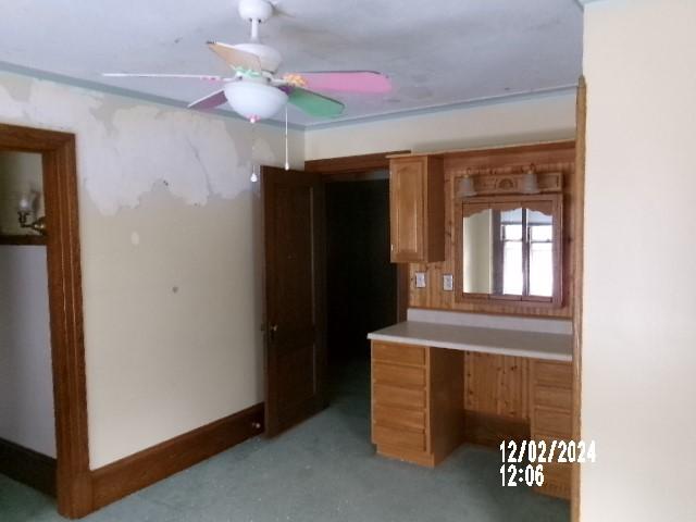 kitchen with ceiling fan