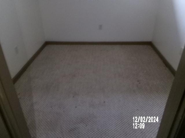 unfurnished room with carpet flooring