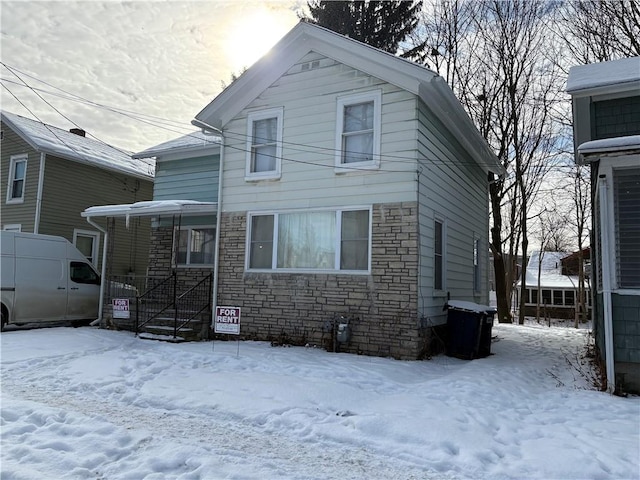 view of front of property