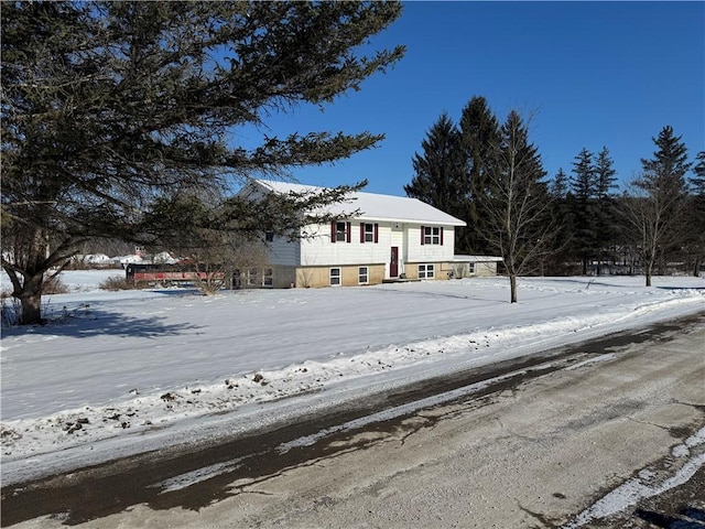 view of front of property