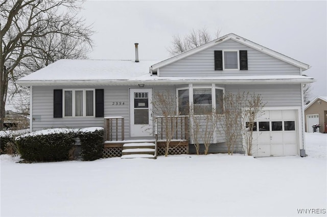 view of front facade featuring a garage