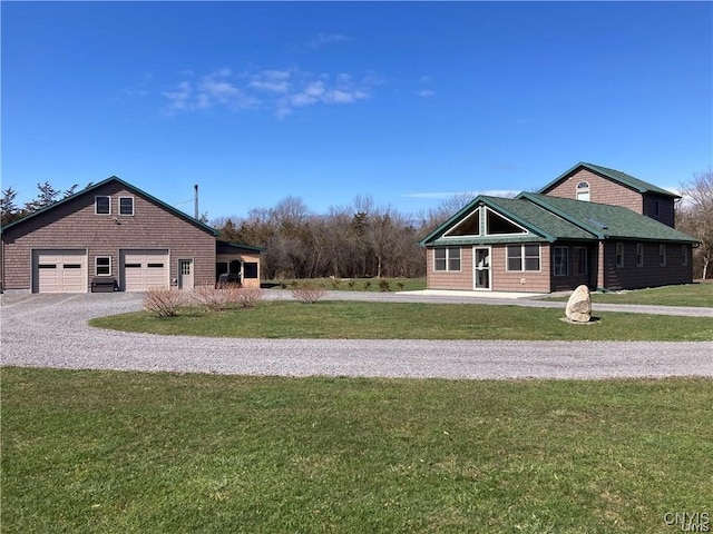 view of yard with driveway