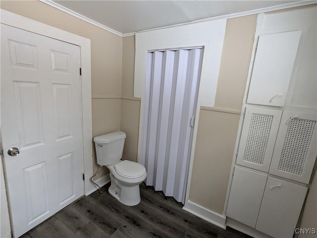 bathroom featuring hardwood / wood-style floors, ornamental molding, and toilet