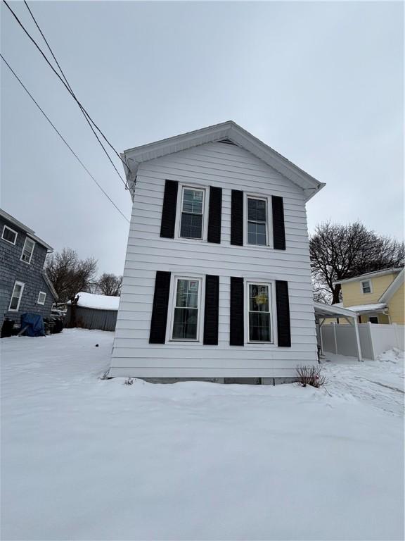 view of front of property