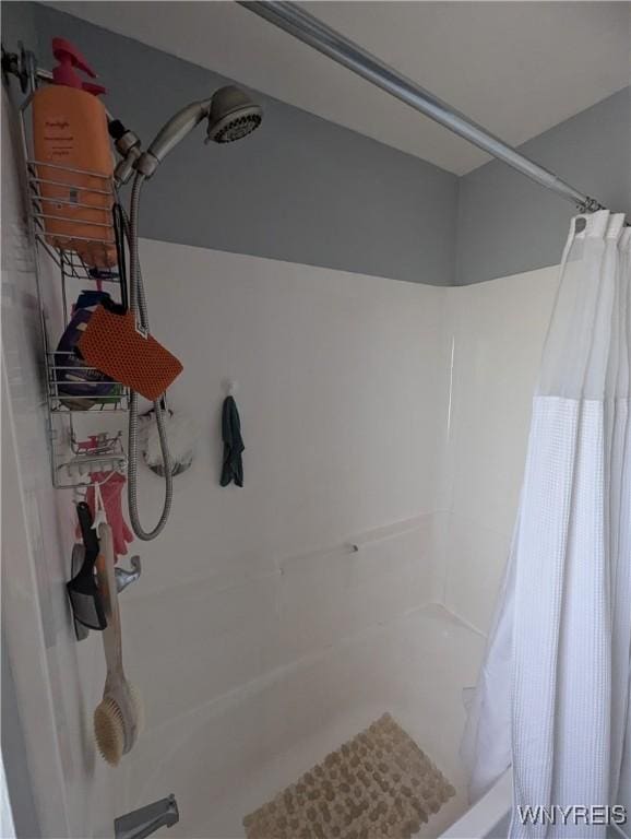 full bathroom featuring curtained shower