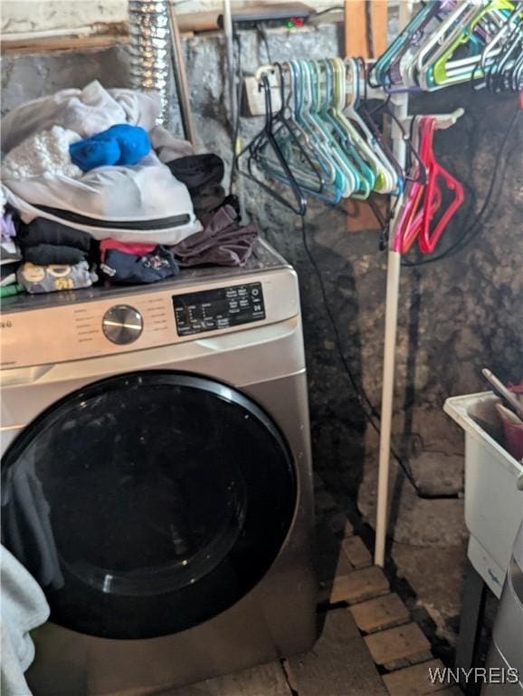 laundry room with laundry area and washer / dryer