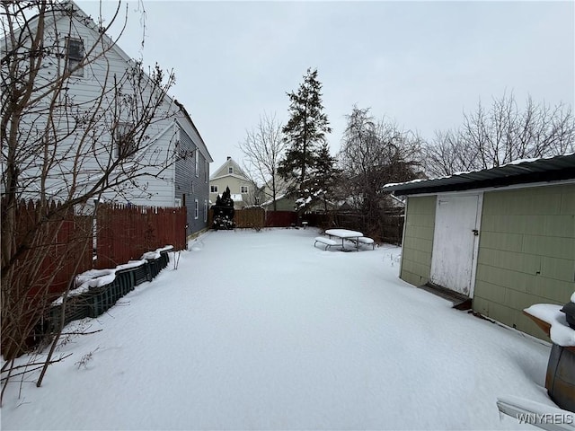 view of yard layered in snow