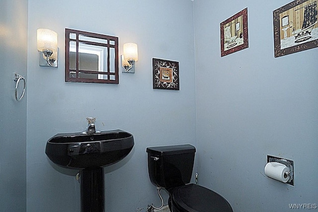 bathroom featuring sink and toilet