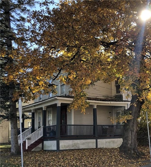 view of front facade featuring a porch