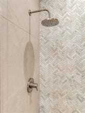 room details featuring tiled shower