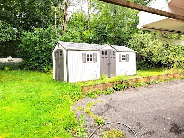 view of outbuilding with a yard