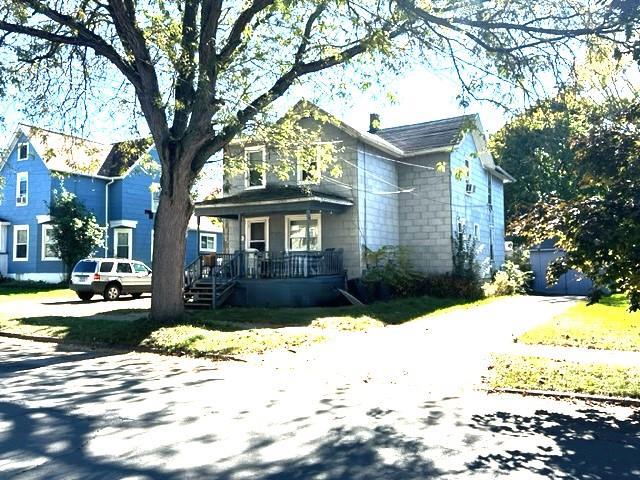 view of front of home with a front lawn and covered porch