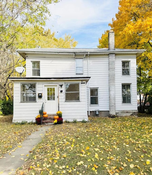 back of house featuring a lawn