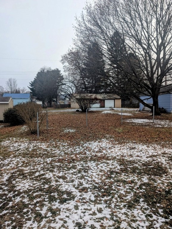 view of yard layered in snow