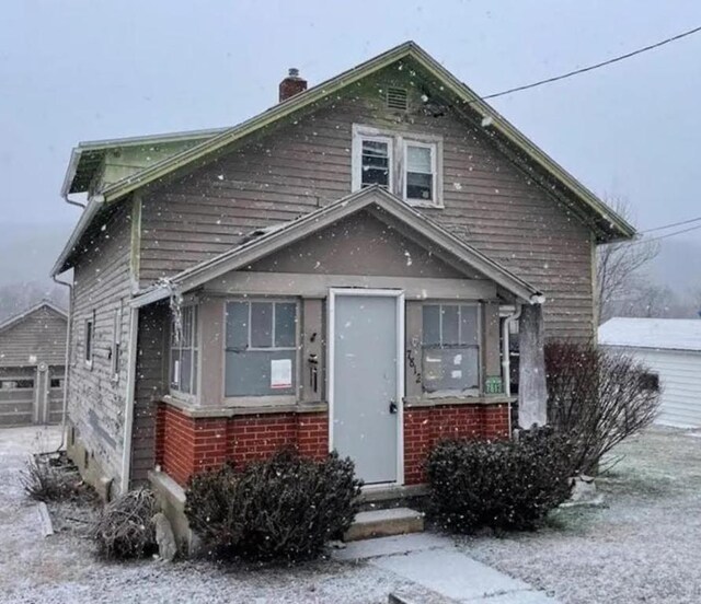 view of front of home featuring a garage and an outdoor structure