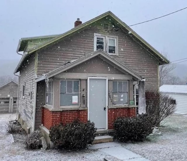 view of front of home with a garage and an outdoor structure