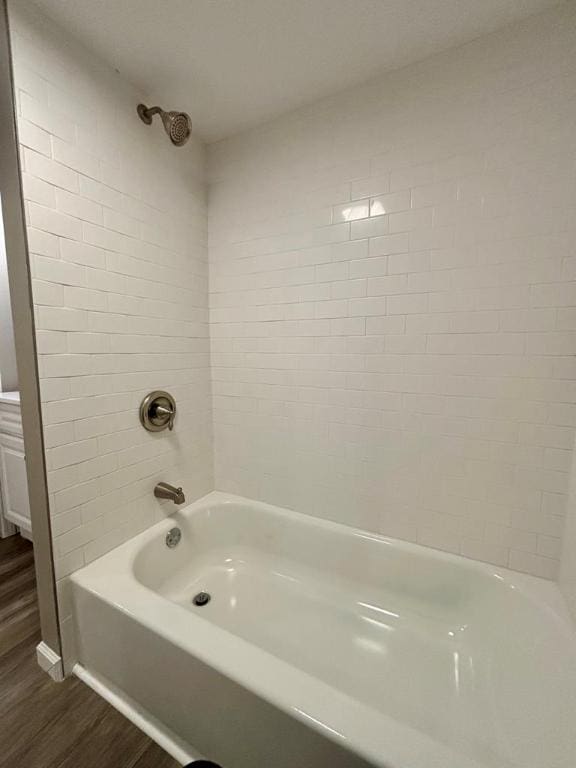 bathroom featuring tiled shower / bath and hardwood / wood-style floors