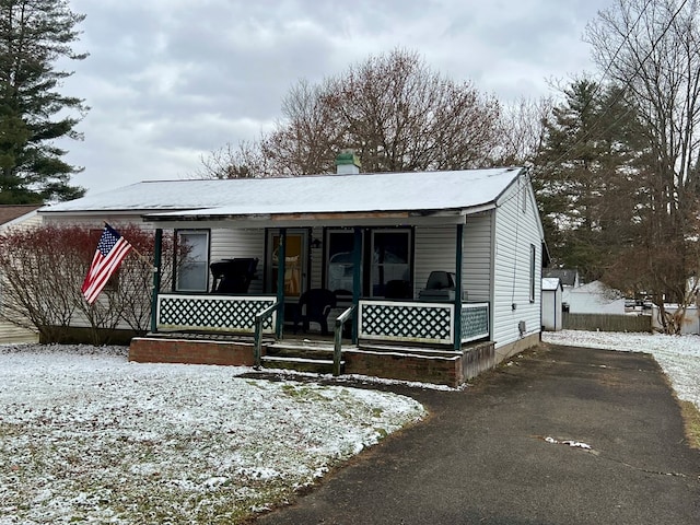 view of front of house featuring covered porch