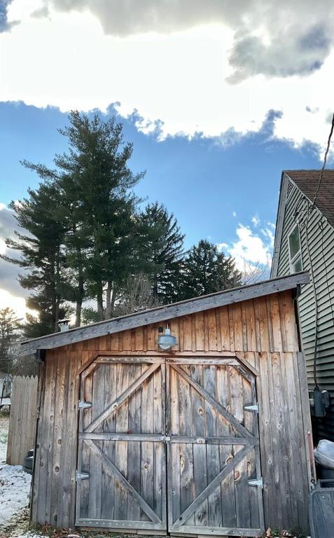 view of outbuilding