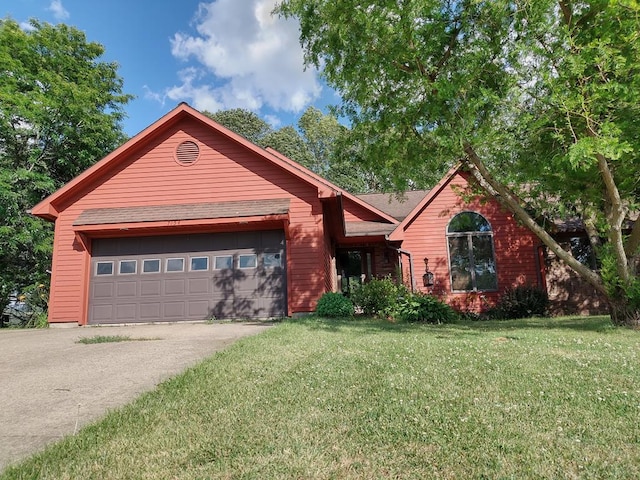 view of front of house featuring a garage and a front yard