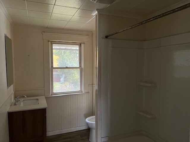 full bathroom with shower / tub combination, hardwood / wood-style flooring, vanity, ornamental molding, and toilet