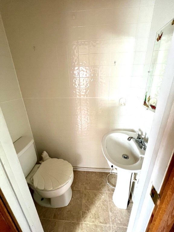 bathroom featuring toilet