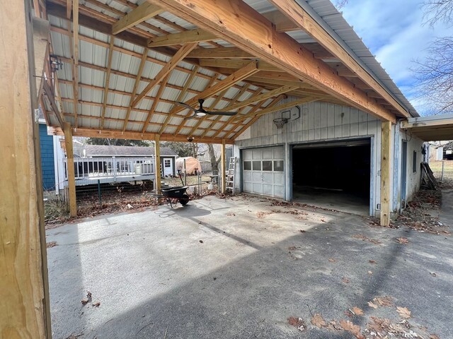 garage featuring ceiling fan