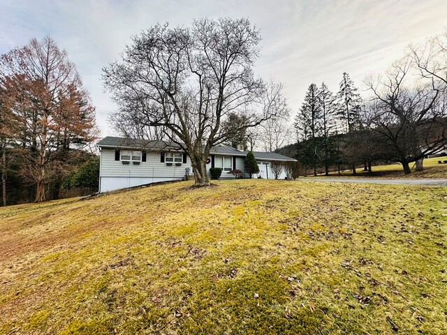 exterior space featuring a front yard