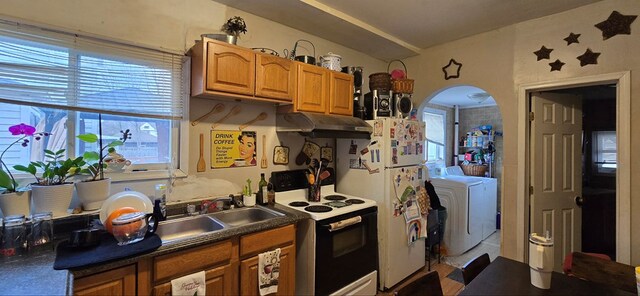 kitchen with electric stove, sink, and independent washer and dryer