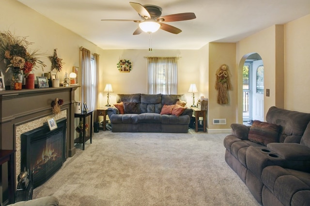 carpeted living room featuring ceiling fan