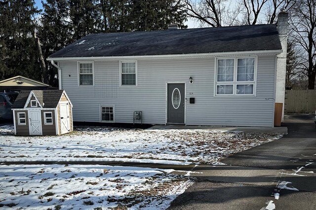 split foyer home featuring a storage shed