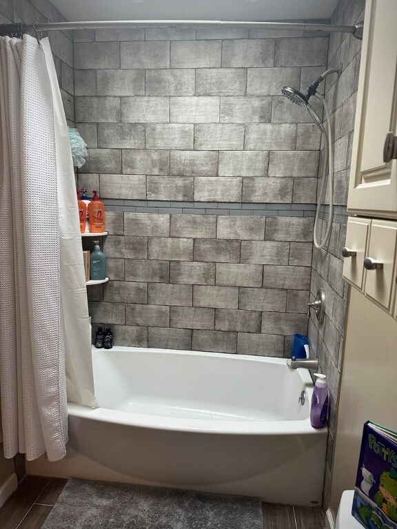 bathroom with shower / tub combo with curtain