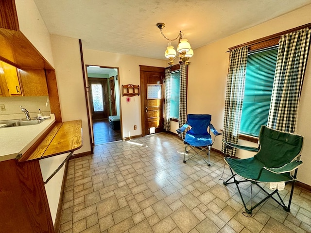 living area featuring an inviting chandelier and sink