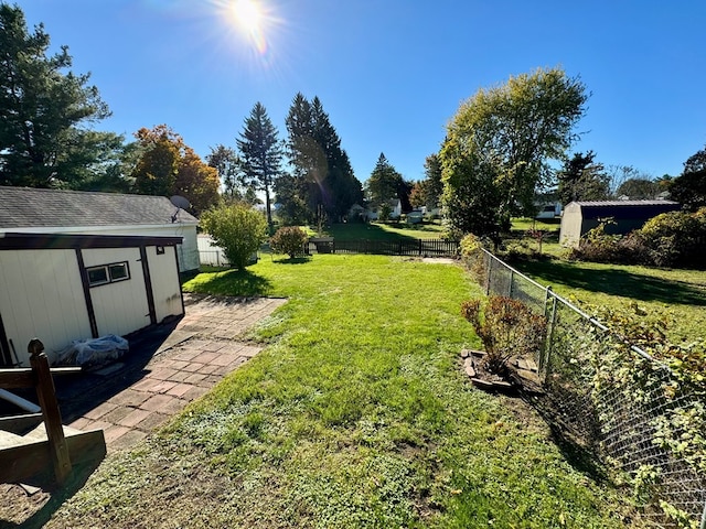 view of yard with a storage shed