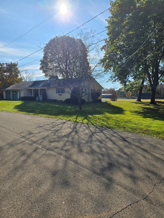 view of front facade with a front lawn